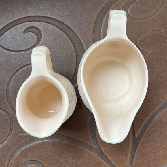 Vintage Pfaltzgraff Remembrance Creamer and Gravy Server - Picture 3 of 8